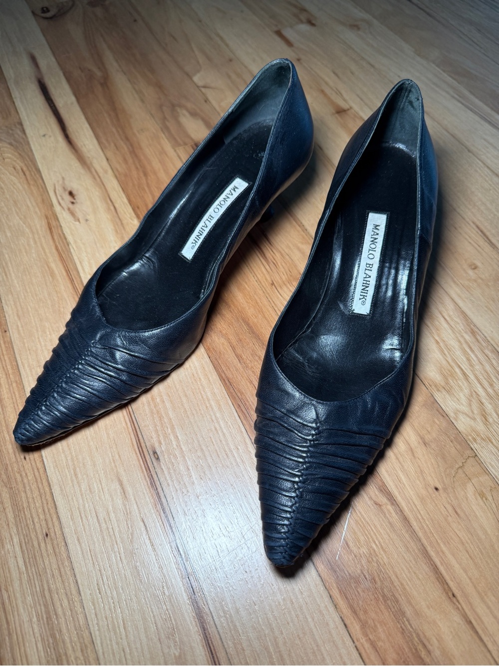 Manolo Blahnik Leather Kitten Heel Pumps - 39.5